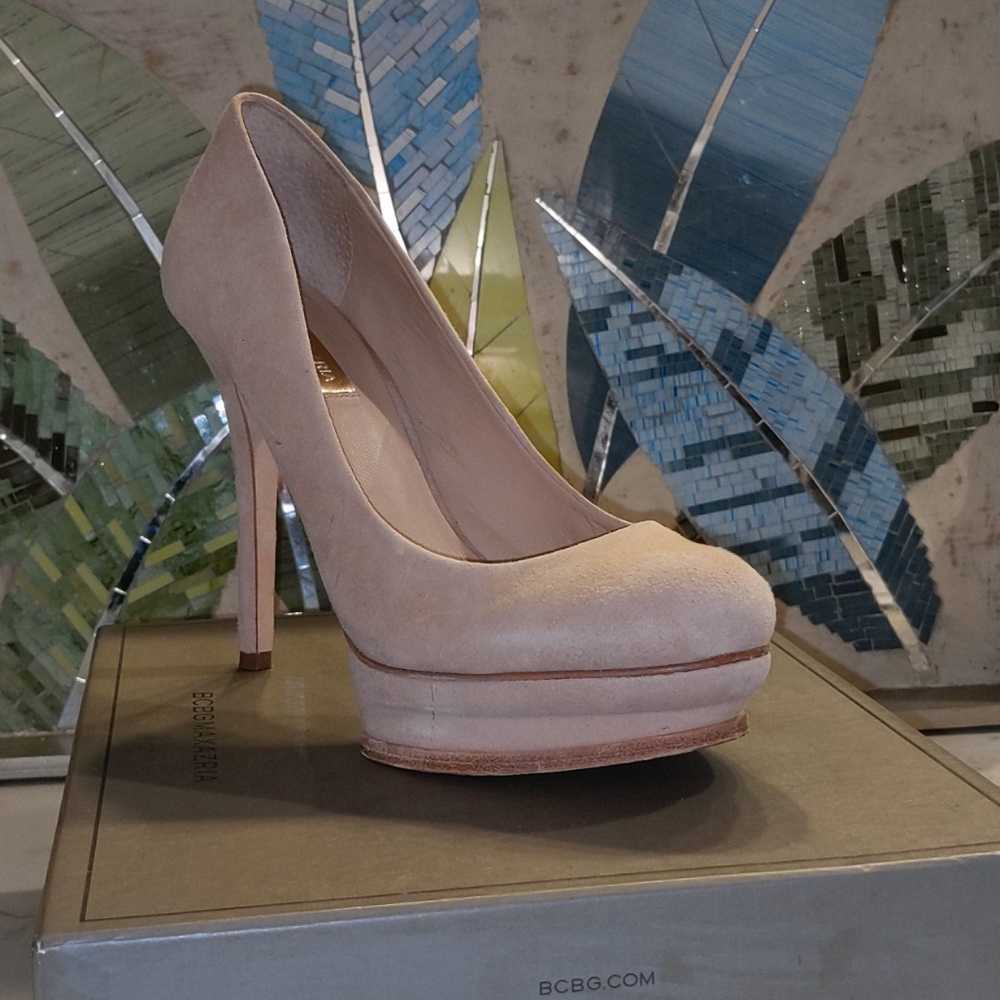 Blush Kidsuede Platform Pumps - size 8